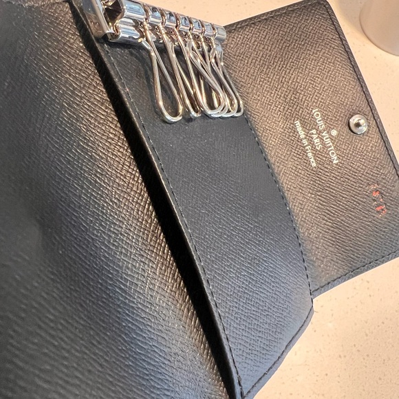 Louis Vuitton 6 Key Holder - Picture 12 of 14